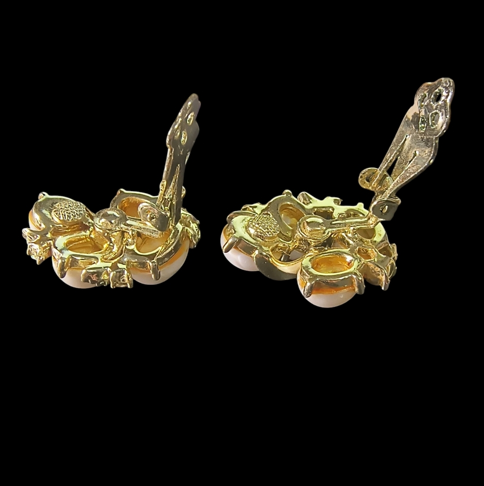 Vintage Lisner Faux Pearl & Rhinestone Clip-on Earrings - Picture 5 of 9